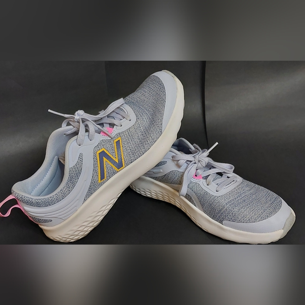 New Balance Womens Size 9.5